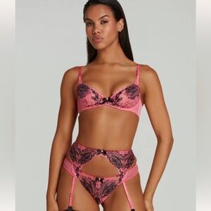Agent Provocateur Yara Lingerie Set